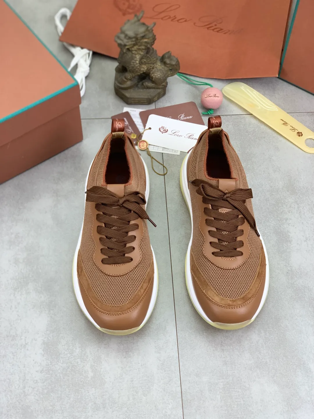 Men's Men's Shoes 💰P620 New 💰High Quality Latest Casual Shoes Loro Piana 💯Top Authentic Grade💯Buy the original 1:1 copy💯 Founded the existing Loro Piana company on April 24, 1924. It is now the sixth generation of family business, providing top quality products to customers who are discerning about taste and quality. Imported original fly woven fabric with cowhide fabric, plain calfskin lining, hand-stitched thread with cowhide feet, original packaging, code number: 38-44 (customized for 45 and 46), seven colors available